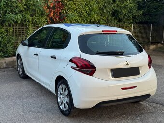 PEUGEOT 208 1.6 HDI - 9