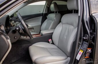 Predám Lexus IS250 2.5 benzín - 9