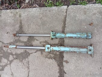 Predám tieto 2 piestnice:-:-: - 9