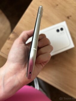 Predám iphone 11 128GB white - 9