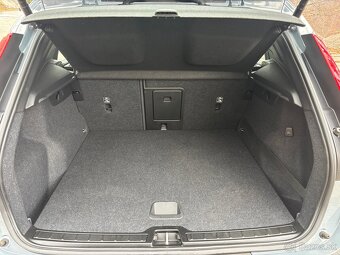 Volvo XC40 B4 2,0 benzín 4X4 - 9