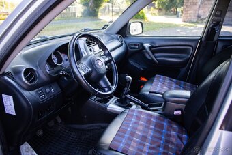 Toyota RAV4 - 9