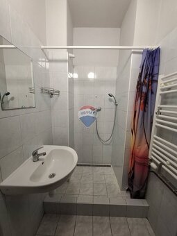 RE/MAX | Veľké zníženie ceny zabehnutej ubytovne v Galante – - 9