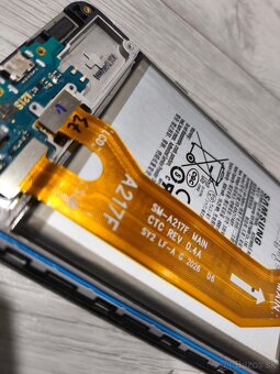 Samsung Galaxy A21s - Displej s komponentami. - 9