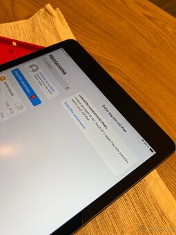 iPad 8 (2020) 32GB + stylus a obal ESR - 9