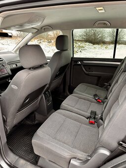 VW Touran 1T1 2.0 TDi 16V Highline - 9