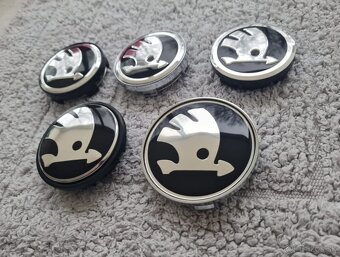 Stredové krytky - pukličky kolies ŠKODA / VRS . - 9