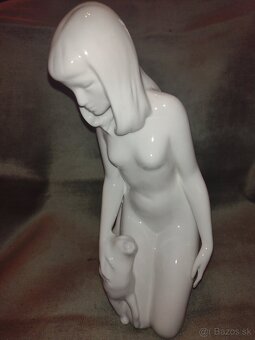 Soška Žena s mačkou - 9