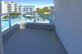 Prostorný apartmán 2kk s výhledem na bazén, jen350m od pláže - 9