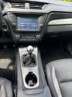 Toyota Avensis Combi 2.0 D-4D S&S Executive - 9