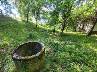 NA PREDAJ POZEMOK S HOSPODÁRSKOU BUDOVOU, 1550m2,... - 9