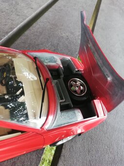 Bburago Ferrari Testarossa 1984, 1:18 - 9