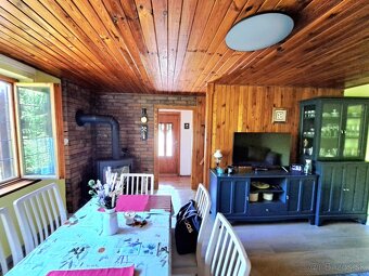Predáme krásnu chatu s úžasným pozemkom 889m2 v Jelenci - 9
