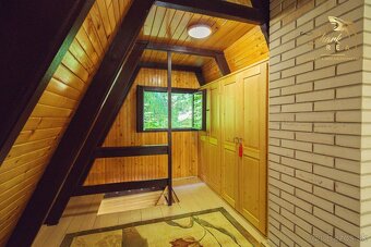 REZERVOVANÉ Čarovná chata uprostred prírody s tečúcim poto - 9