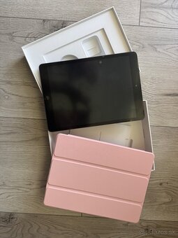 Apple iPad 8th.generation - 9