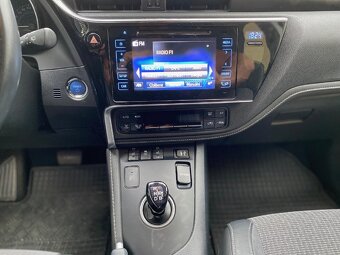 Toyota Auris 1.8i HYBRID, rok 12/2018, naj.92xxx km - 9