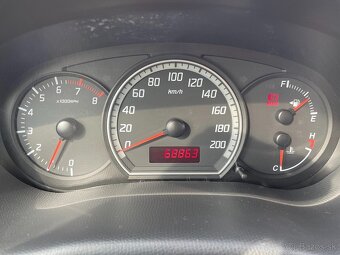 Suzuki Swift 1.3 GLX ABS - 9