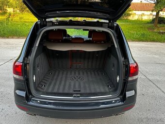 Predám Volkswagen Touareg 3,0 TDI V6 A/T - 9