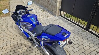 Yamaha R1 - 9
