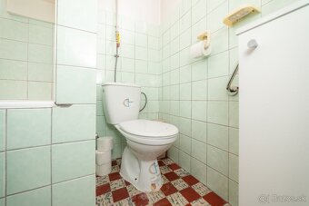 4-izbový rodinný dom s veľkým pozemkom a garážou – Borský Mi - 9