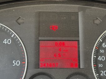 Predám VW Touran 2.0 TDI - 9