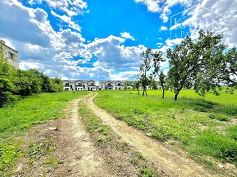 Stavebný pozemok, 1695 m2, aj pre developerov, Hlboké - 9