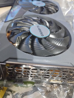 Grafická karta - 8 GB GDDR6 (14000 MHz ), NVIDIA GeForce, Am - 9