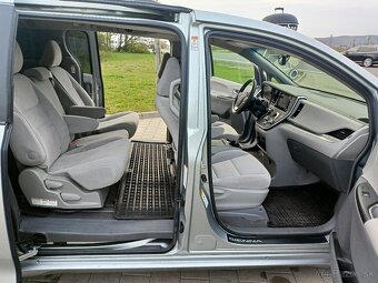 TOYOTA PREVIA/SIENNA LE 3,5 V6 2016 8 MÍST TOP STAV - 9