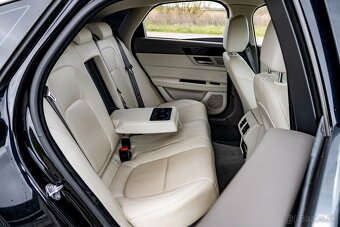 Jaguar XF 20d 132kW AWD 8AT (pohon 4x4, svetlá koža, LED) - 9