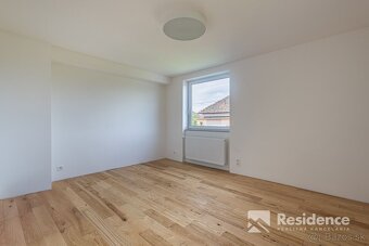 Zrekonštruovaný trojizbový byt so záhradou a garážou kúsok o - 9