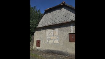 Na predaj starší rodinný dom s veľkou záhradou. - 9