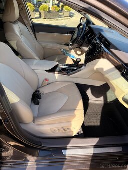 Toyota Camry 2.5 Hybrid executive - 9