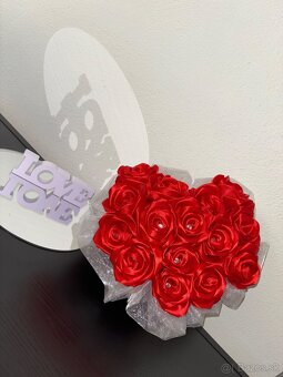 Box/kytica ruží zo saténových stušiek - 9