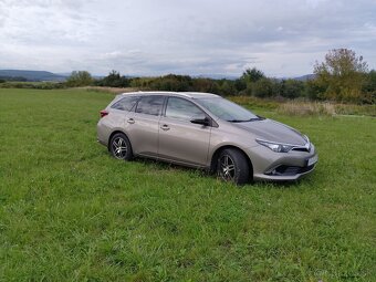 Toyota Auris Touring Sports - 9