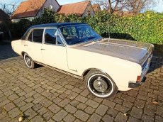 Predám veterán Opel Commodore - 9