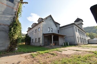 Horné Orešany: výrobno skladový areál na pozemku 29.803m2 - 9