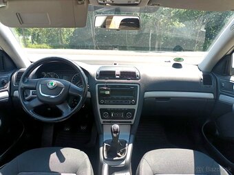 ŠKODA OCTAVIA COMBI 1.6TDI ELEGANCE 2013 - 9