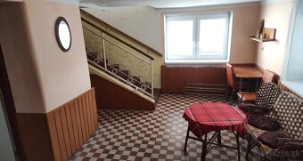 Priestranný dvojpodlažný rodinný dom v Pribeníku - 9