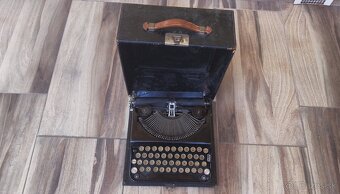 Prodám americký starožitní psací stroj Remington Portable . - 9