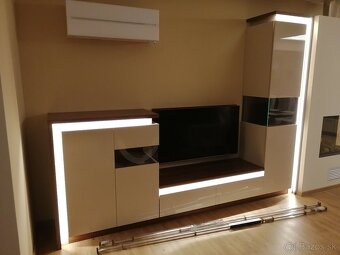 Kuchynské linky,vstavané skrine . - 9