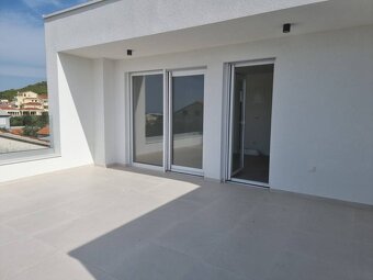 CHORVÁTSKO - Trojpodlažný apartmán s bazénom - TRIBUNJ - 9