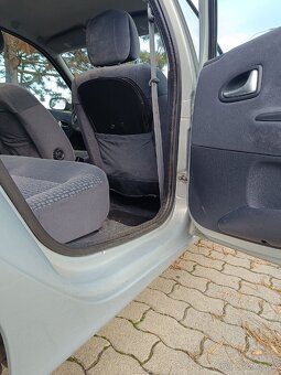 RENAULT MÉGANE CLASSIC 1,8 16V - 9