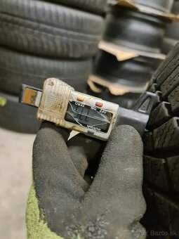 215/65 R17 ZIMNE PNEU BRIDGESTONE - 9