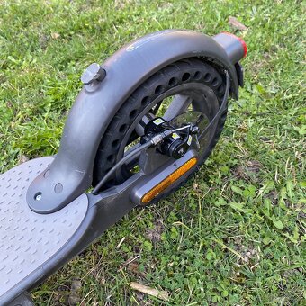 Predám – Xiaomi Mi Electric Scooter Essential - 9