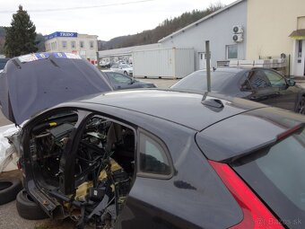 Rozpredam Volvo V40 - 9