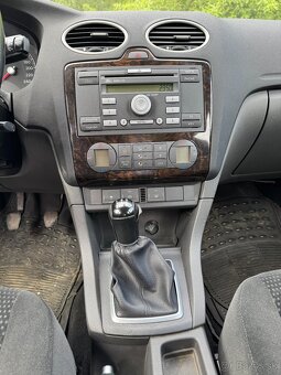 Ford Focus kombi 1,6 benzin - 9