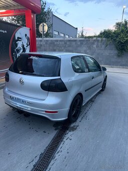 Predam Volkswagen golf 5 1.6 fsi benzín - 9