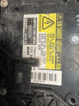 Predné svetlá Toyota Avensis kombi - 9