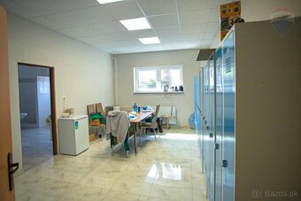 Na predaj moderná hala s administratívnym a sociálnym zázemí - 9