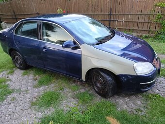 Volkswagen Jetta 1.6 BSE - 9